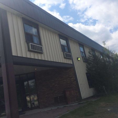 Pickle Lake Hotel ภายนอก รูปภาพ