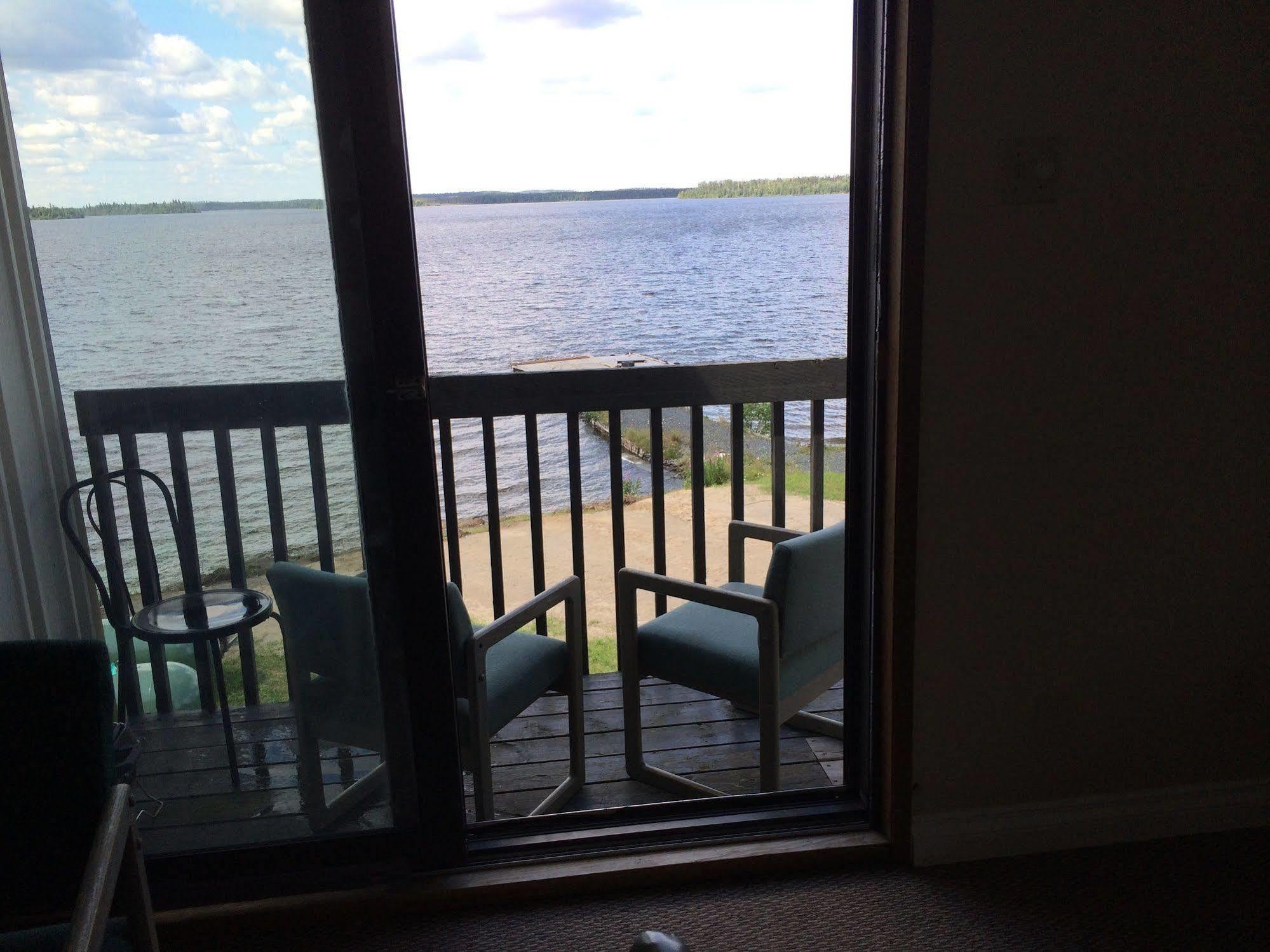 Pickle Lake Hotel ภายนอก รูปภาพ